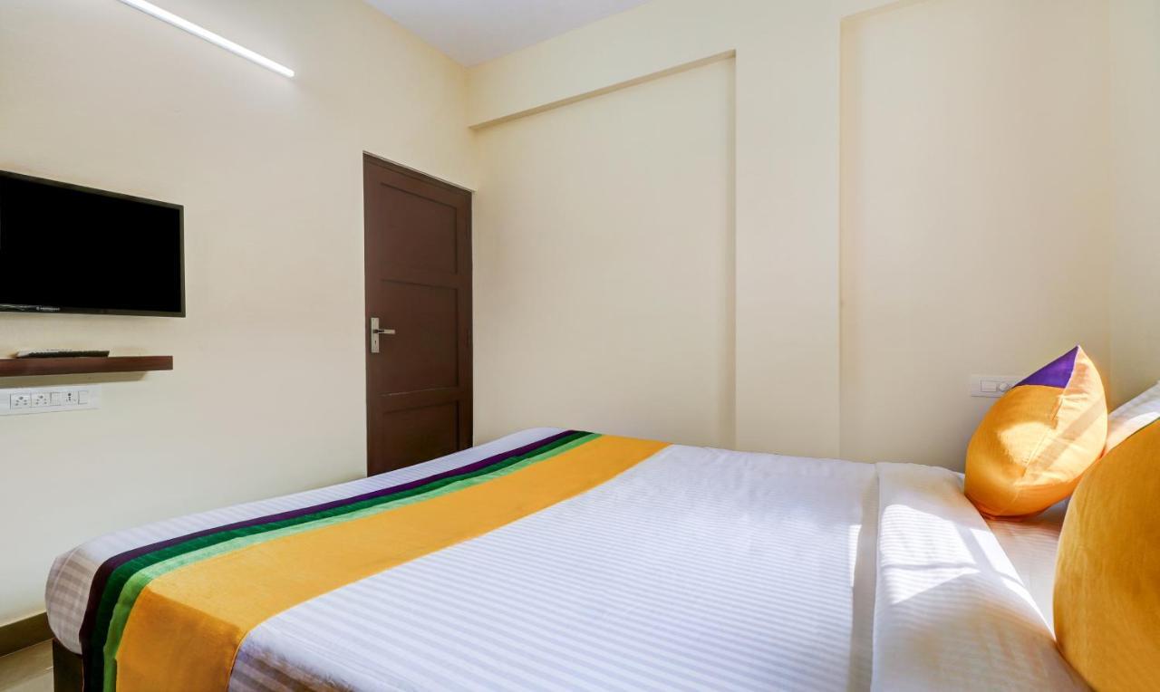 Itsy Hotels Rain Tulsi Stayz, Palarivattom Junction Kochi Exterior foto